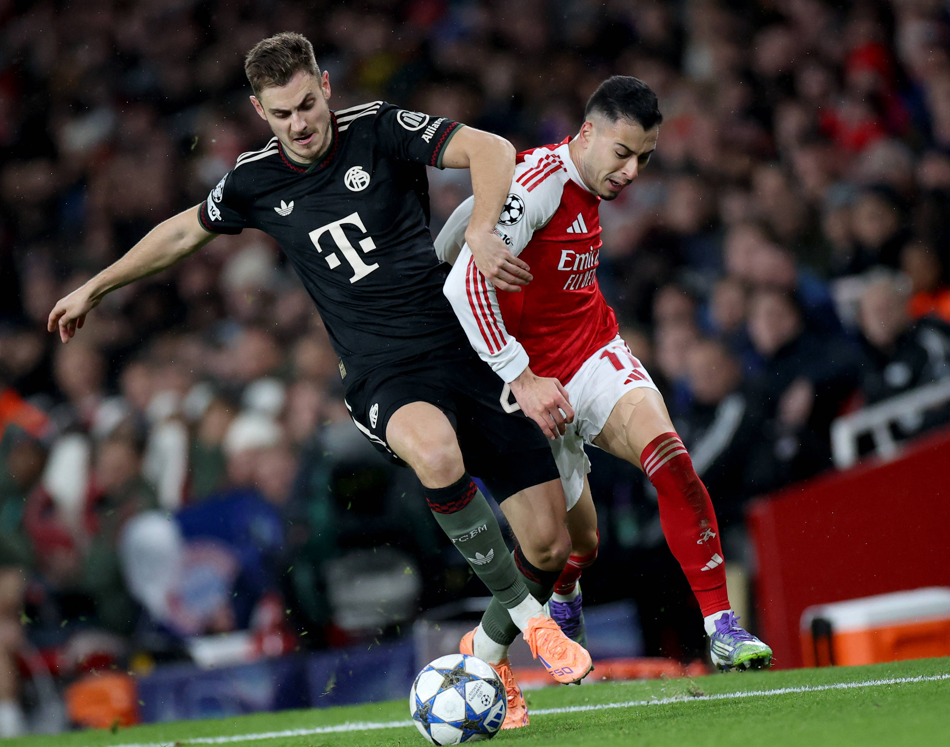 高颜值一家人！排球世界冠军晒全家福，两儿一女粉雕玉琢漂亮可爱