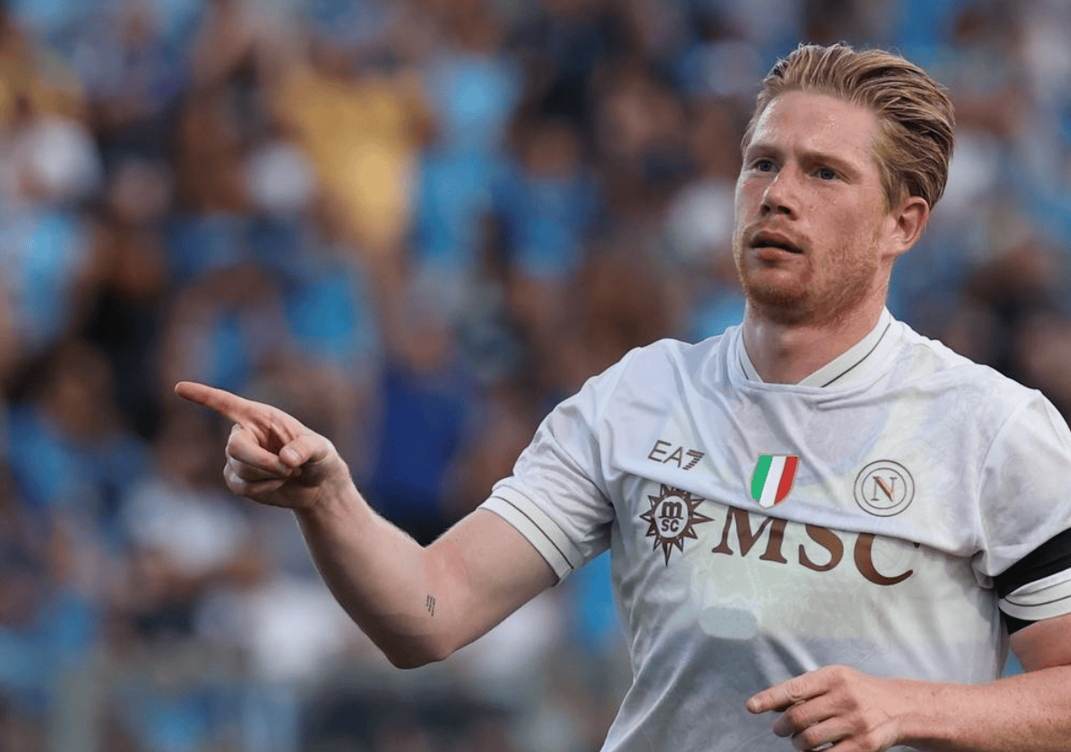 给你修修胡子，瓦科分享自己用剪刀剪克雷桑胡子的照片