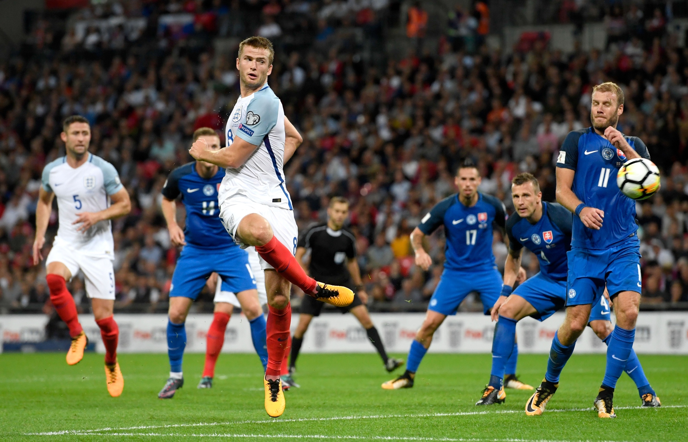 扑救成功率仅58%！多纳鲁马此项数据排在英超倒数第三（多纳鲁马扑救成功率仅58%，英超该项排名倒数第3）