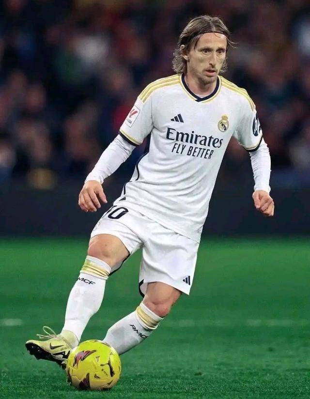 带大力神杯亮相，斯卡洛尼：上届决赛令人难忘，我们会再努力