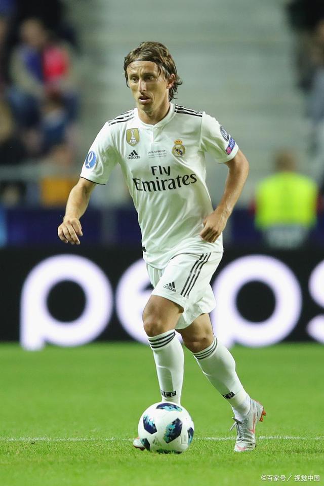 土媒：卢克曼接受加拉塔萨雷900万欧年薪，在等俱乐部谈妥